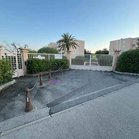 T2 Piscine * Antibes